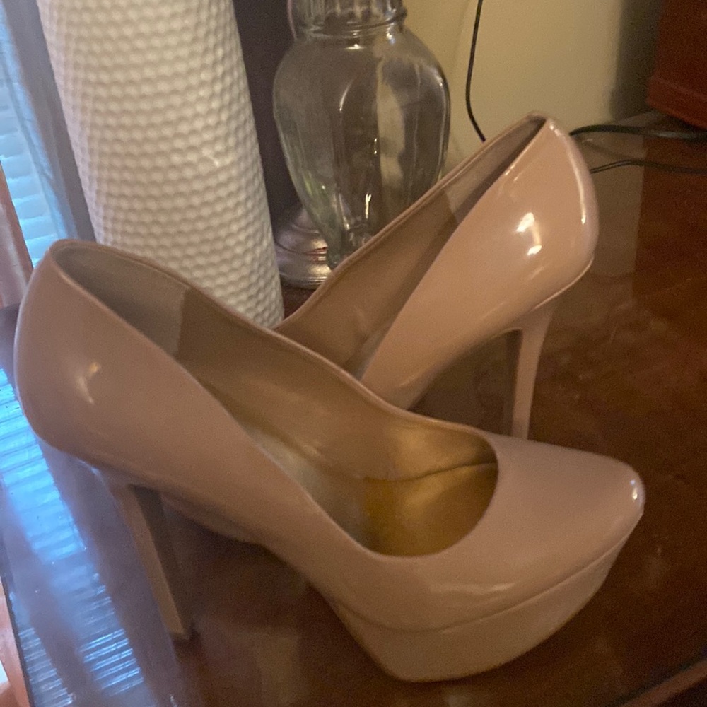Only been worn a handful of times.size 11 These are Jessica Simpson $ 40